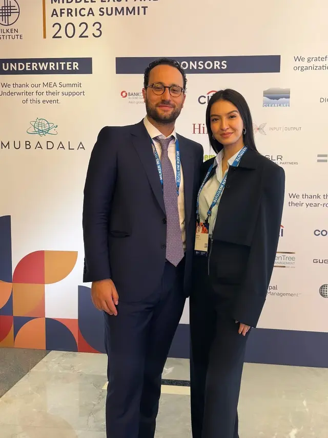 Gaya Simple Tapi Menawan Raline Shah Hadiri Konferensi di Dubai, Pancarkan Aura Lady Boss dengan Busana Monokrom