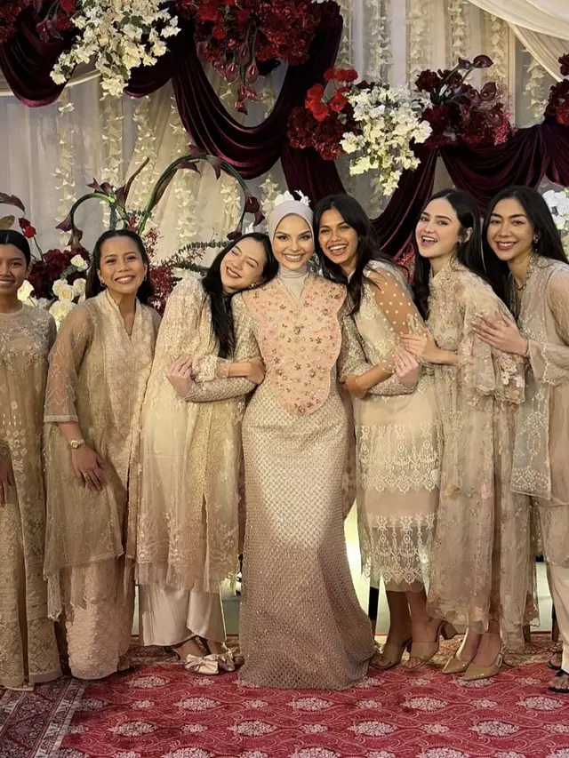 Syifa Hadju Saat Hadiri Pengajian Sahabatnya dengan dress panjang. [@tengkunadiraadn]