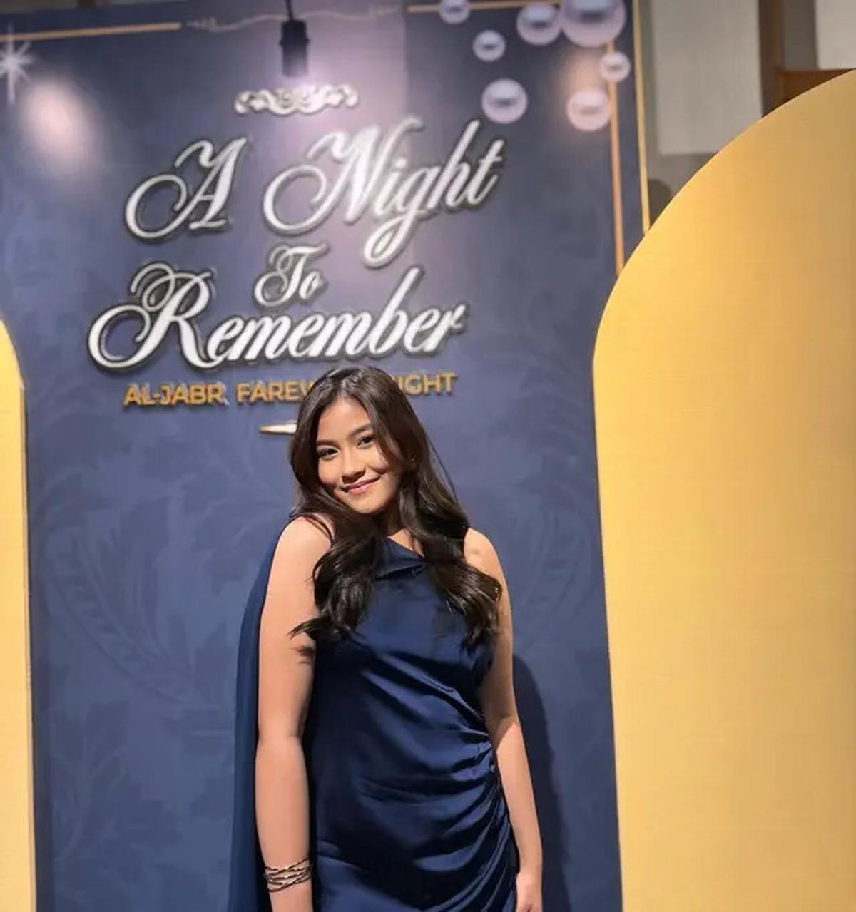 Model Dress Cantik Anak Meisya Siregar di Malam Perpisahan Sekolah, Anggun dengan Busana Biru