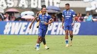 Persib Bandung meraih kemenangan 1-0 atas Persija Jakarta pada laga pekan ke-17 BRI Super League musim ini di Stadion Gelora Bandung Lautan Api (GBLA), Minggu (11/1/2026) sore WIB. Gol tunggal Persib dicetak Beckham Putra. (Bola.com/Abdul Aziz)