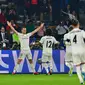 Gelandang Real Madrid, Gareth Bale, merayakan gol yang dicetaknya ke gawang Kashima Antlers pada laga Piala Dunia Antarklub di Stadion Zayed Sports City, Abu Dhabi, Rabu (19/12). Madrid menang 3-1 atas Kashima. (AFP/Giuseppe Cacace)