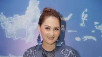 Potret Mona Ratuliu Tetap Cantik Meski Begadang Jaga Bayi