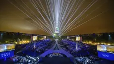 Opening ceremony Olimpiade Paris 2024 begitu berbeda dari edisi-edisi sebelumnya. Untuk pertama kalinya dalam sejarah, pembukaan digelar di luar stadion. (Francois-Xavier Marit/Pool Photo via AP)