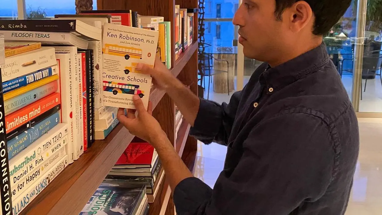 Tingkatkan Minat Baca di Hari Buku Nasional, Nadiem Makarim Gelar Giveaway