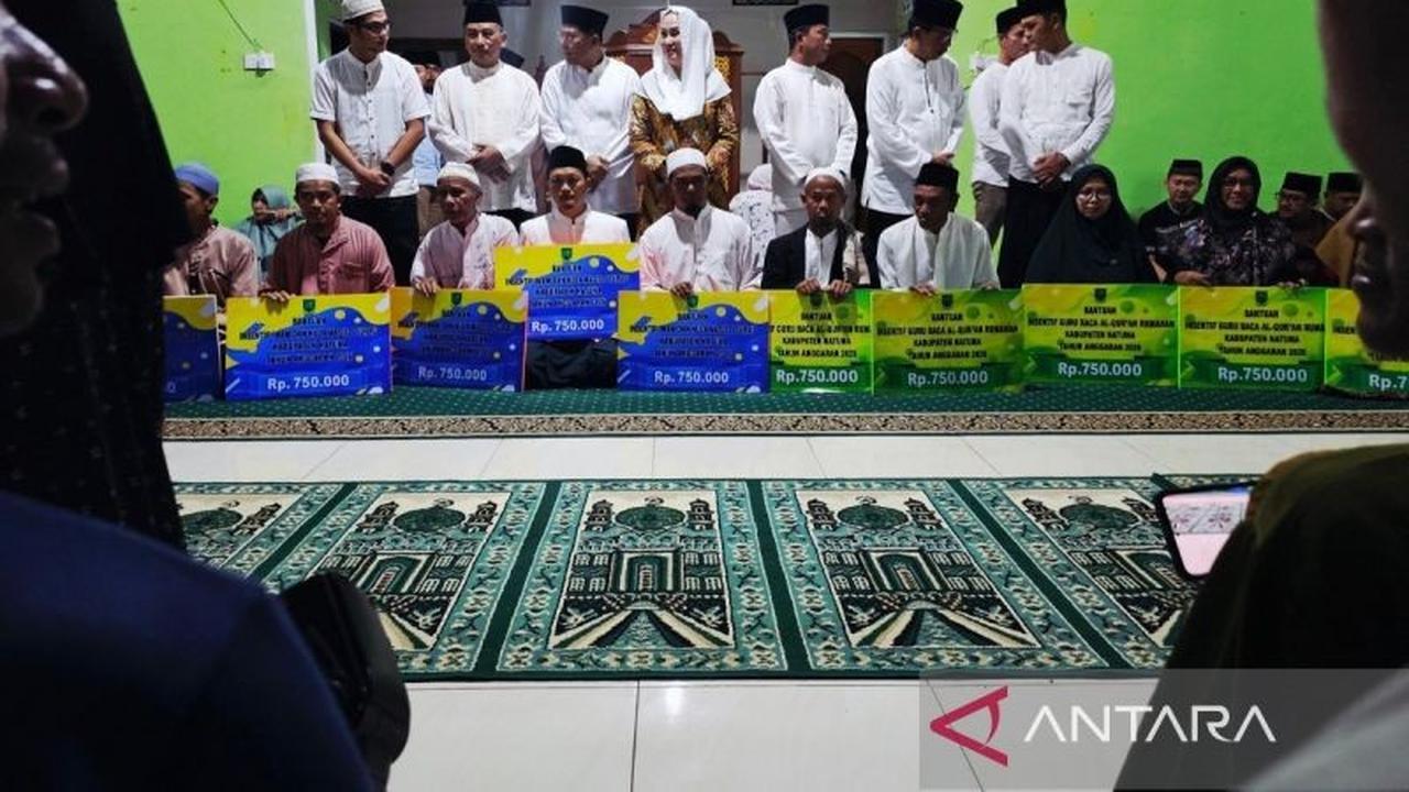 Pemkab Natuna Serahkan Bantuan Tunai untuk Guru Ngaji, Dorong Pemberantasan Buta Aksara Al Quran