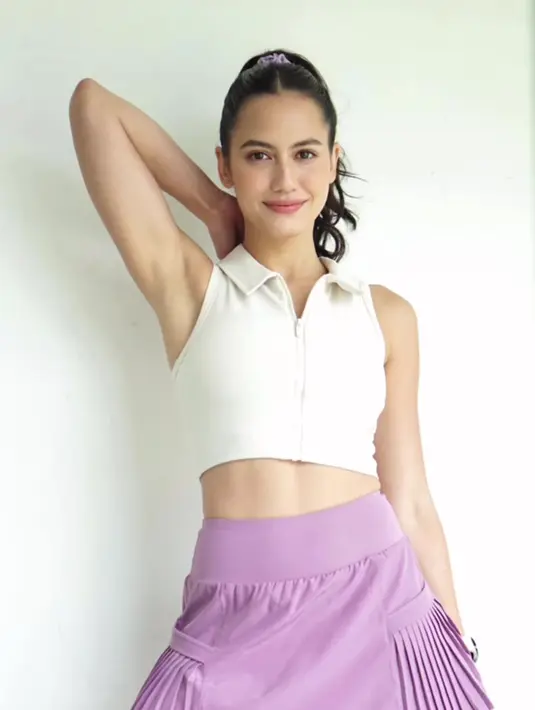 Pevita Pearce tetap terlihat seksi saat tampil dengan gaya sporty. (FOTO: instagram.com/pevpearce/)