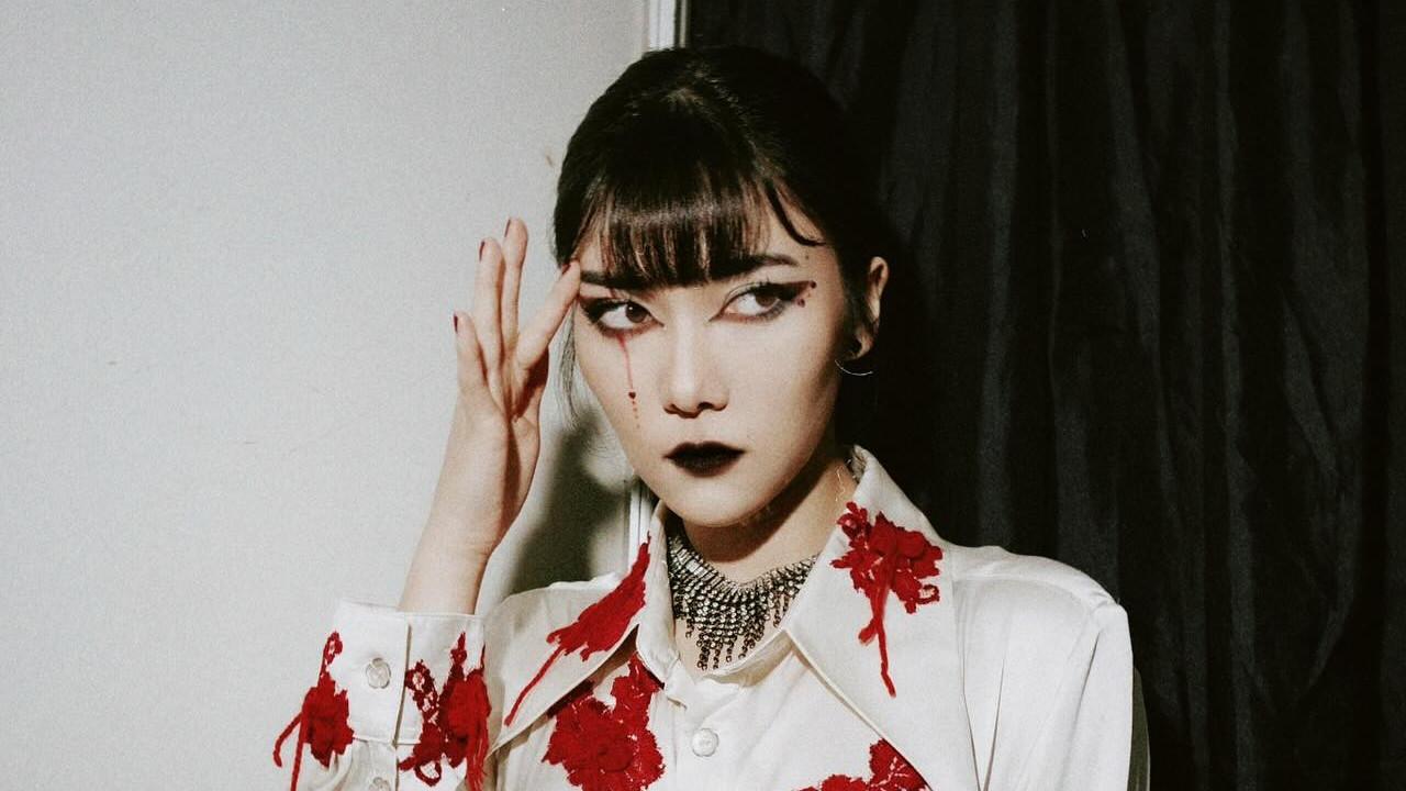 5 Potret Outfit Manggung Isyana Sarasvati, Selalu Punya Gaya Edgy Penuh Pesona