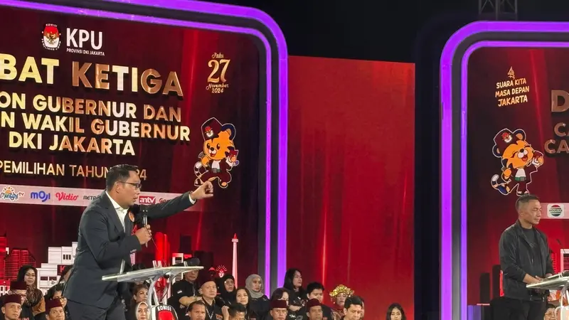 Cagub nomor urut 1 Ridwan Kamil saat menyampaikan paparan visi dan misi dalam debat ketiga Pilkada Jakarta, Minggu, 17 November 2024 (Liputan6.com/Luqman Rimadi)