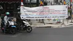 Pengendara berhenti di lampu merah Ampera, Jakarta, Selasa (7/8). Jalan Taman Margasatwa Ragunan, Margasatwa Barat, Cilandak KKO, dan Ampera akan ditutup saat pelaksanaan Api Obor Asian Games 2018 pada 15 Agustus mendatang. (Liputan6.com/Herman Zakharia)