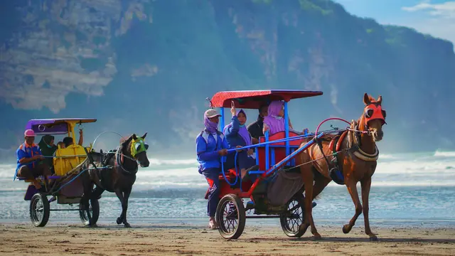 Pantai Parangtritis (dok. Dinas Pariwisata Daerah Istimewa Yogyakarta)