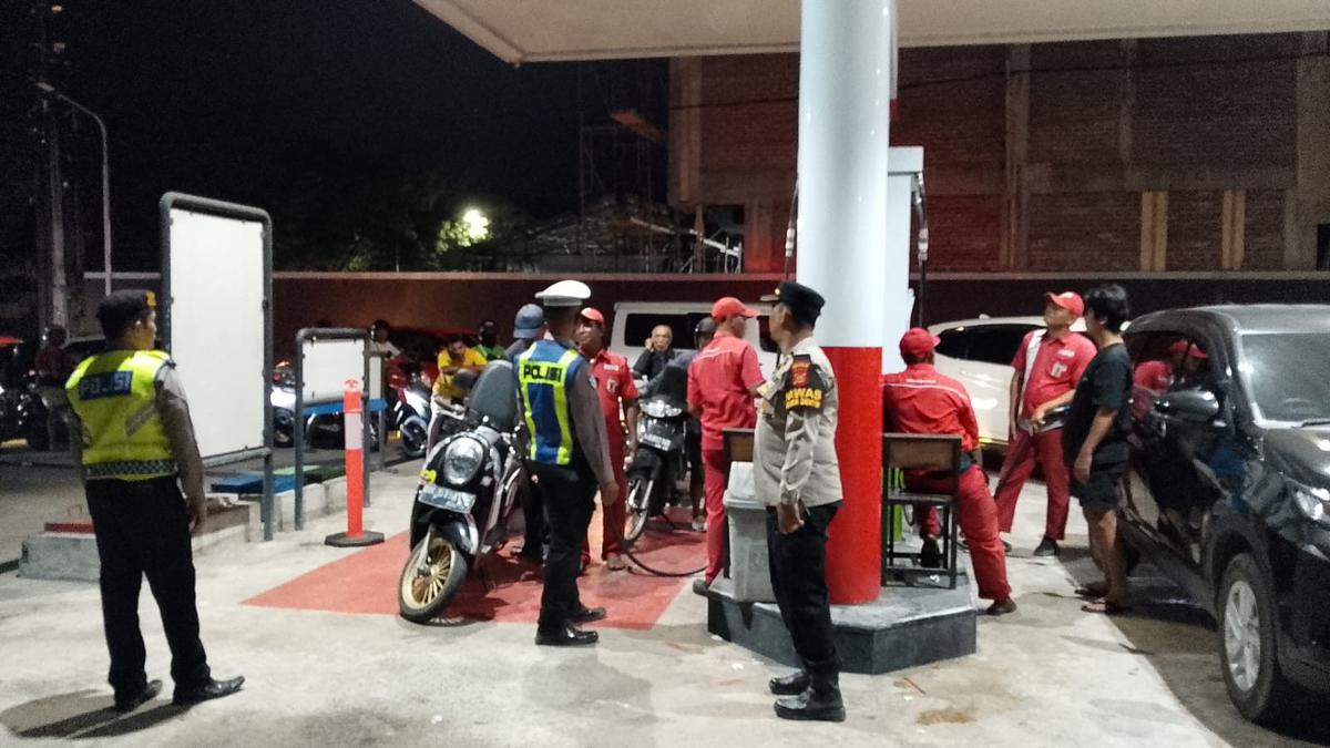 Antrean di sejumlah SPBU Bali. (Dokumentasi Polresta Denpasar).