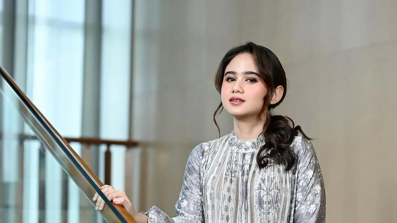 8 Gaya Pemotretan Maia Estianty Bersama Al, El, Dul, dan Calon Mantu Tissa Biani, Kompak Pakai Baju Lebaran Sarimbit