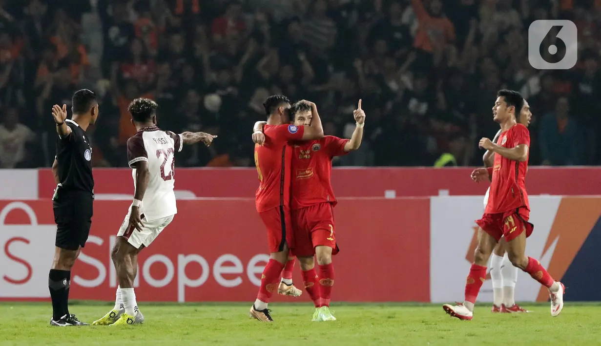 Persija akhirnya berhasil menyamakan kedudukan melalui sepakan Ryo Matsumura pada menit ke-80. (Liputan6.com/Helmi Fithriansyah)