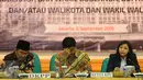 Komisioner KPU, Ida Budhiati (kanan) memberi paparan saat lokakarya di gedung KPU Pusat, Jakarta, Kamis (8/9). Lokakarya membahas Persiapan Penyelesaian Sengketa Tata Usaha Negara dalam Pemilihan Kepala Daerah. (Liputan6.com/Helmi Fithriansyah)