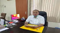 Ketua Satgas Covis-19 Indramayu Deden Bonni Koswara mengatakan kasus positif pernah melonjak dalam satu hari. Foto (Liputan6.com / Panji Prayitno)