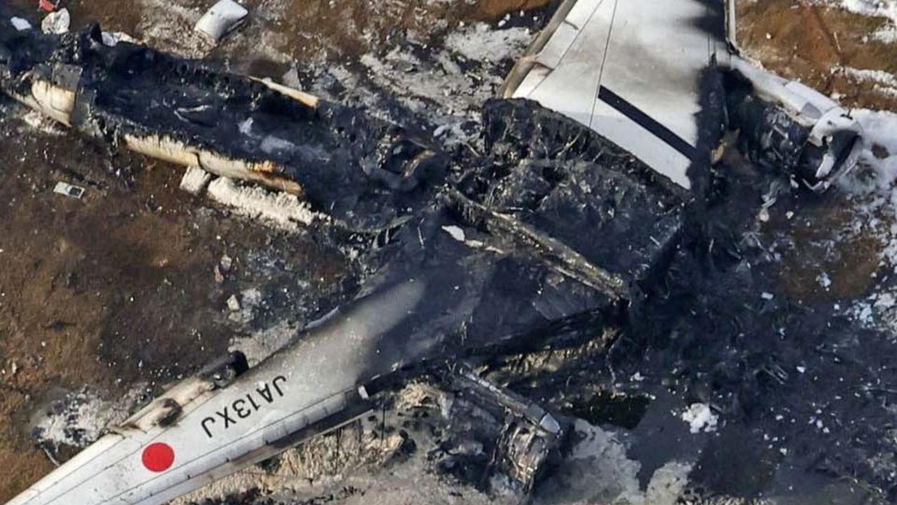 FOTO: Beginilah Kondisi Pesawat Japan Airlines Usai Terbakar Hebat di Bandara Haneda: Hangus dan Hancur