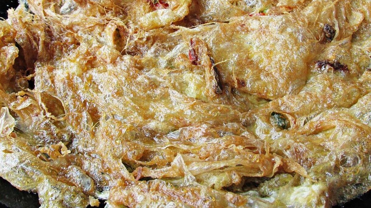 2. Resep Talua Barendo (Telur Dadar Padang Crispy)

Salah satu lauk di masakan Padang yang populer adalah talua barendo.

Dadarnya cukup istimewa, karena lebih renyah dan berbumbu.