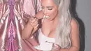Kim Kardashian pun mengaku bahwa cheating day membuatnya menikmati makanan favorit tanpa merasa bersalah. (instagram/kimkardashian)