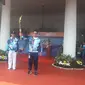 Gubernur DKI Jakarta, Anies Baswedan saat mengangkat obor Asian Para Games 2018 di Balaikota (Liputan6.com/Luthfie Febrianto)