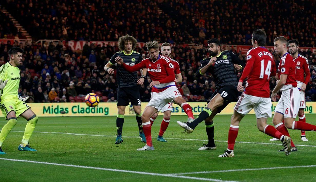 Striker Chelsea, Diego Costa, saat mencetak gol tunggal kemenangan atas Middlesbrough dalam lanjutan Premier League di Stadion Riverside, Middlesbrough, Minggu (20/11/2016). (Reuters/Andrew Yates)