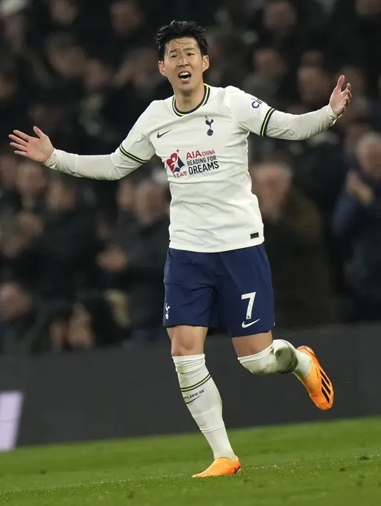 <p>Sedangkan Gol Tottenham dicetak oleh P. Porro (56') dan Son Heung-min (79'). (AP Photo/Alastair Grant)</p>