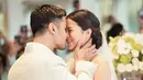 Banyak yang memuji riasan saat Putri Marino pada saat nikah. Putri dan Chicco Jerikho baru saja menikah di Bali pada 3 Maret 2018. Penampilan anggunnya menyita perhatian publik. (Instagram/putrimarino)