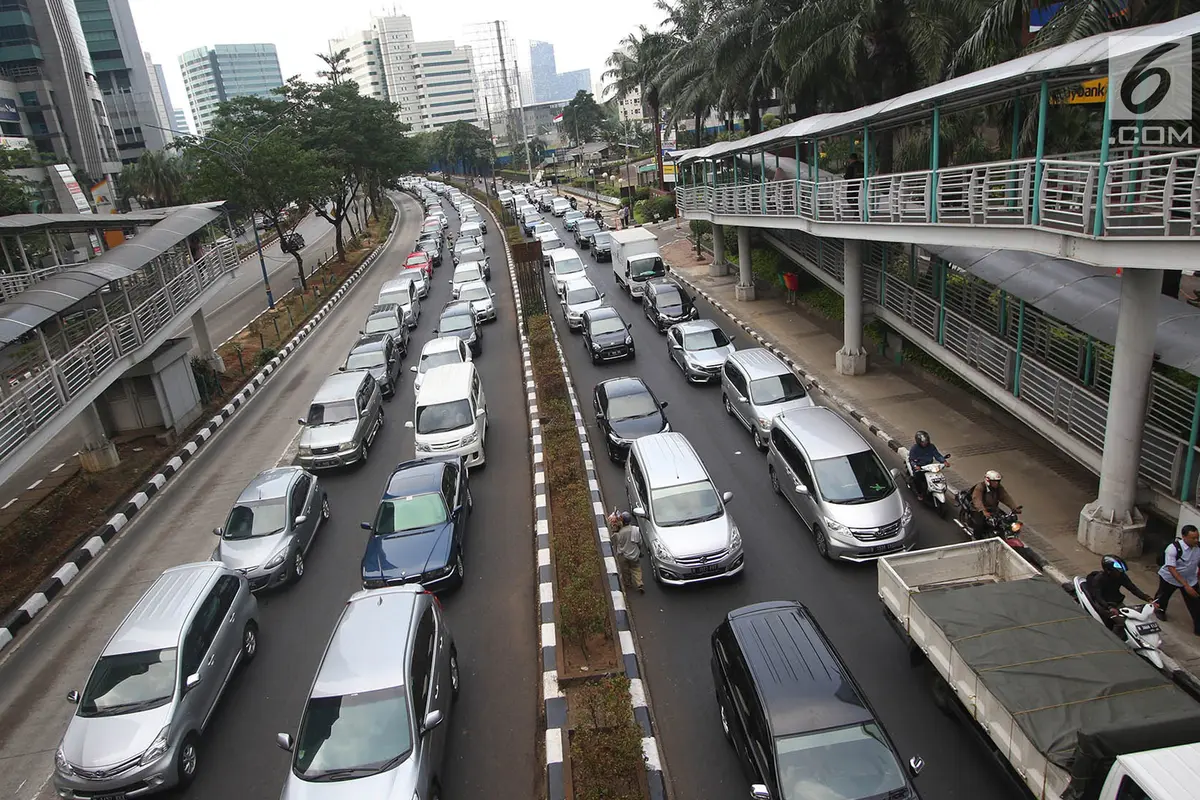 Pemerintah Wacanakan Pembatasan Mobil Berdasarkan Kapasitas Mesin di Jakarta