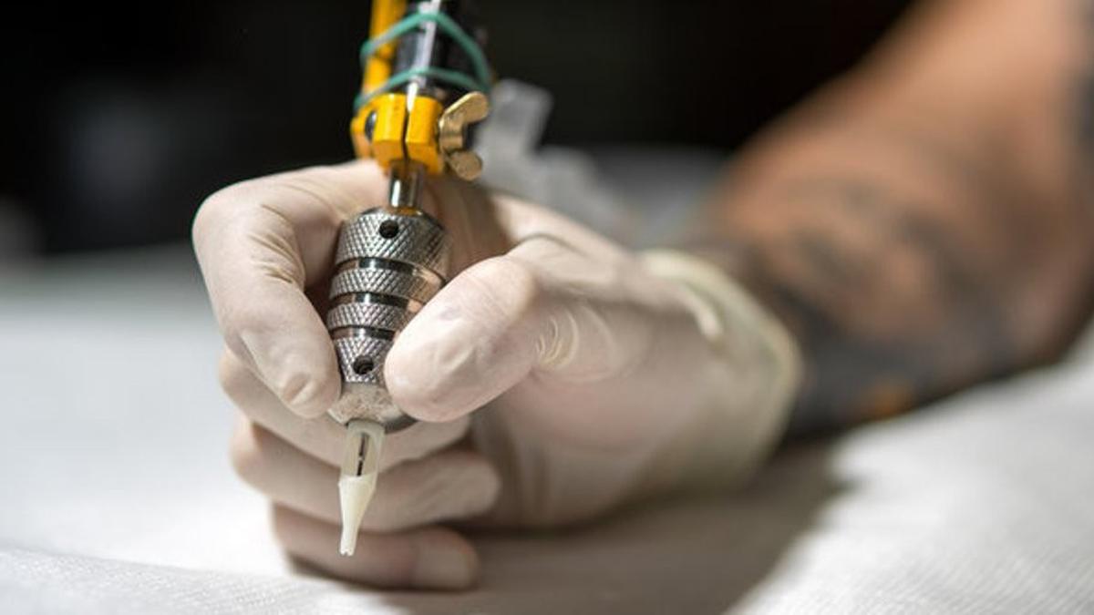 Orangtua Dikritik Tato Tangan Anak dengan Nomor Telepon, Ternyata