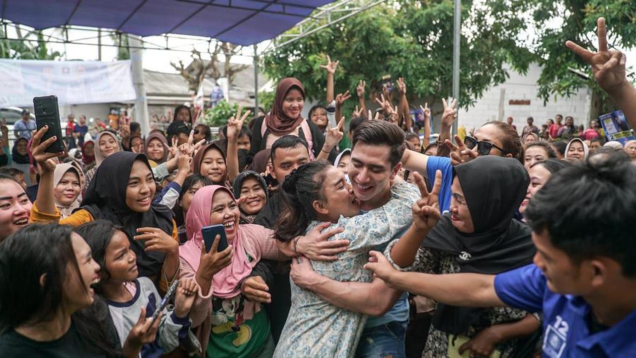 "Karawang, Purwakarta sudah keluar semua. Bekasi final hari ini atau kemungkinan besok. Alhamdulillah sudah unggul jauh,"