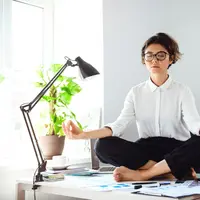 Pada generasi muda saat ini, yaitu Gen Z membawa perspektif baru. Mereka memilih untuk work life balance sebagai prioritas. [Dok/freepik.com/cookie_studio]