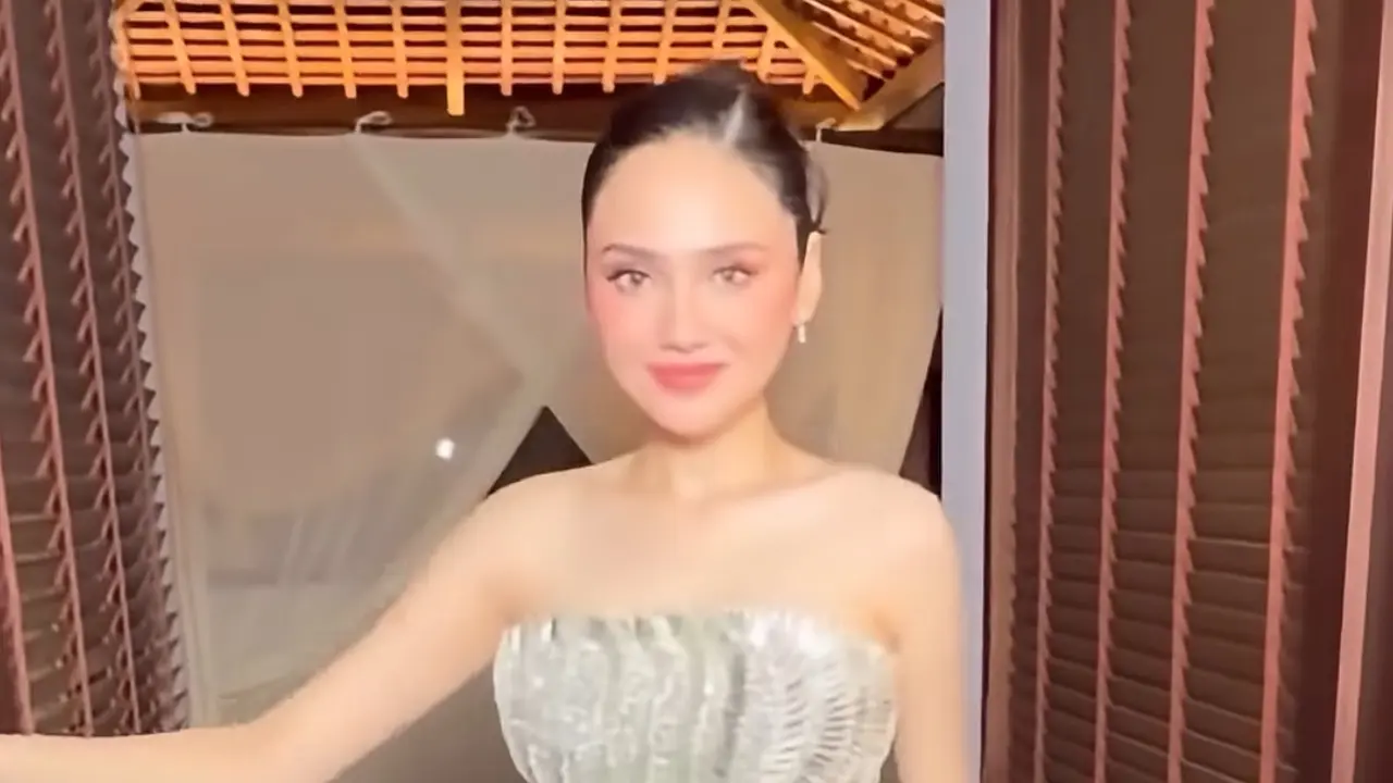 Syifa Hadju saat After Party Pernikahan di Bali tampil glamor. [@astecat]
