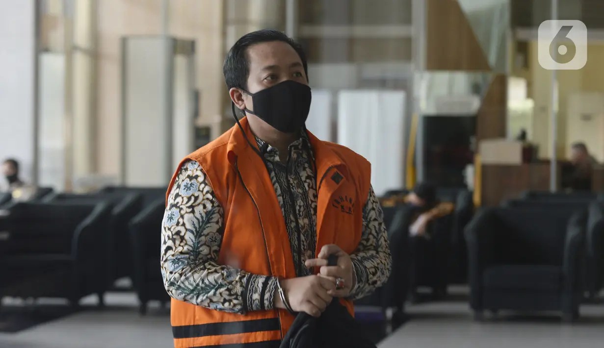 Mantan asisten pribadi mantan Menpora Imam Nahrawi, Miftahul Ulum tiba di Gedung KPK, Jakarta, Jumat (15/5/2020). Miftahul Ulum menjadi saksi dalam persidangan kasus dugaan suap dana hibah dari pemerintah terhadap KONI melalui Kemenpora yang melibatkan Imam Nahrawi. (merdeka.com/Dwi Narwoko)