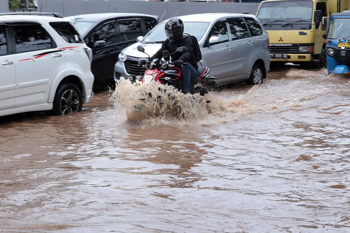 Jakarta Banjir, Ini 3 Hal yang Cuma Dipahami Cewek