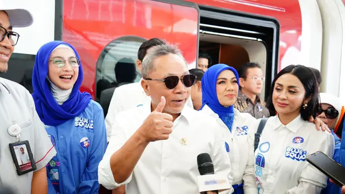 Ditemani Beberapa Selebriti Tanah Air, Mendag Zulhas dan 2 Putrinya Berkunjung ke Kota Bandung