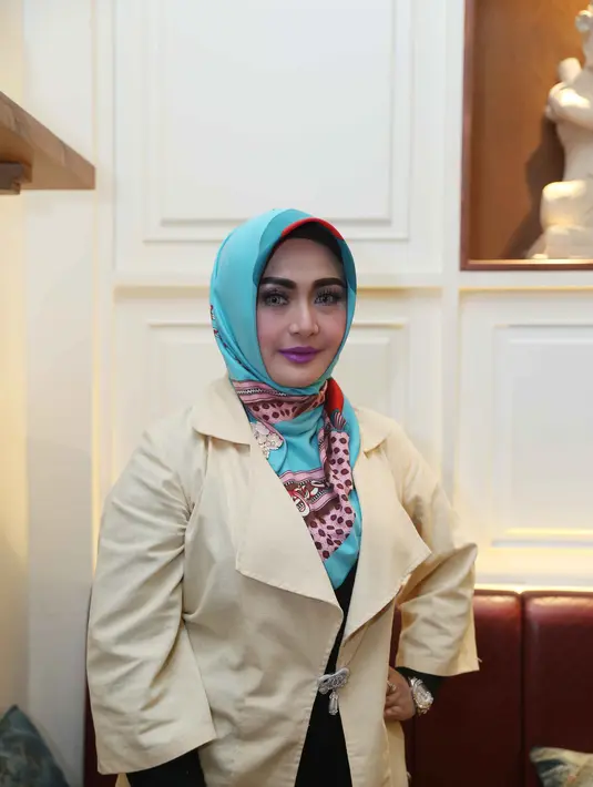 "Intinya, saya aktivitasnya biasa saja. Kalau ditanya rejeki dari mana? Ya rejeki saya dari Allah," ujar Eddies. (Nurwahyunan/Bintang.com)