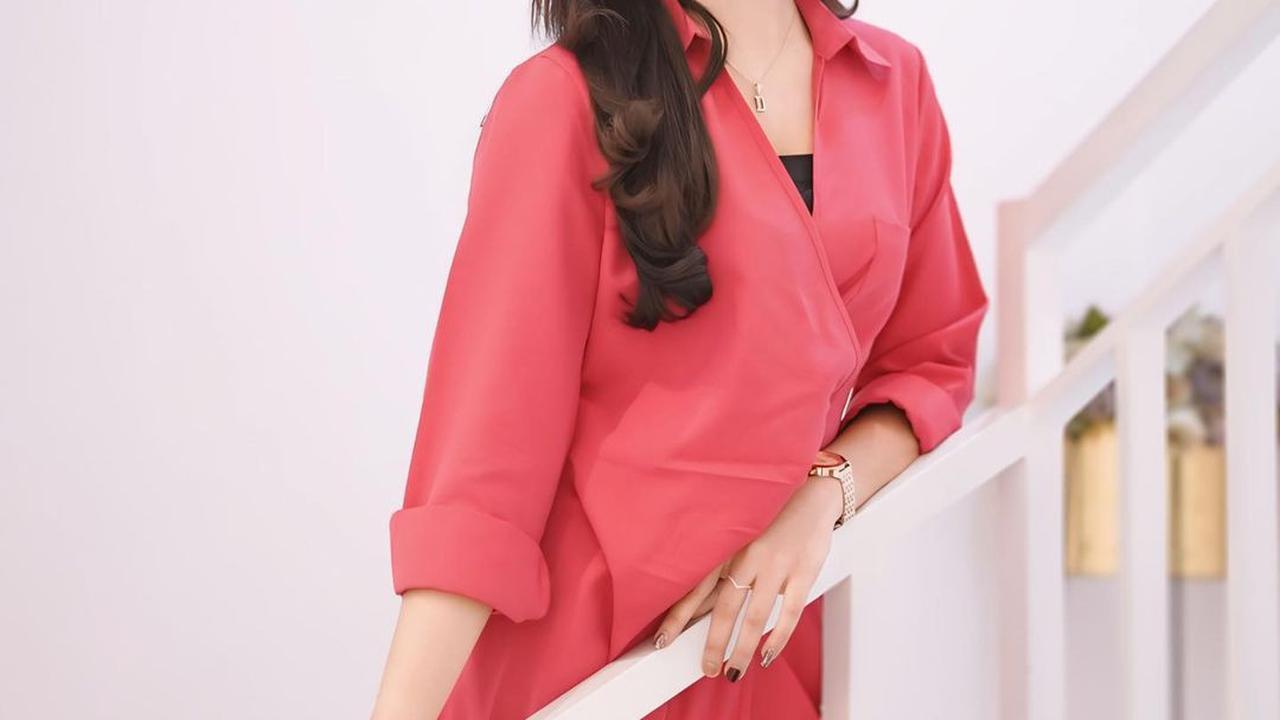 Potret Cantik Dinda Teratu, Penyanyi Dangdut yang Terkenal Lewat Lagu 'Gara-Gara Sebotol'