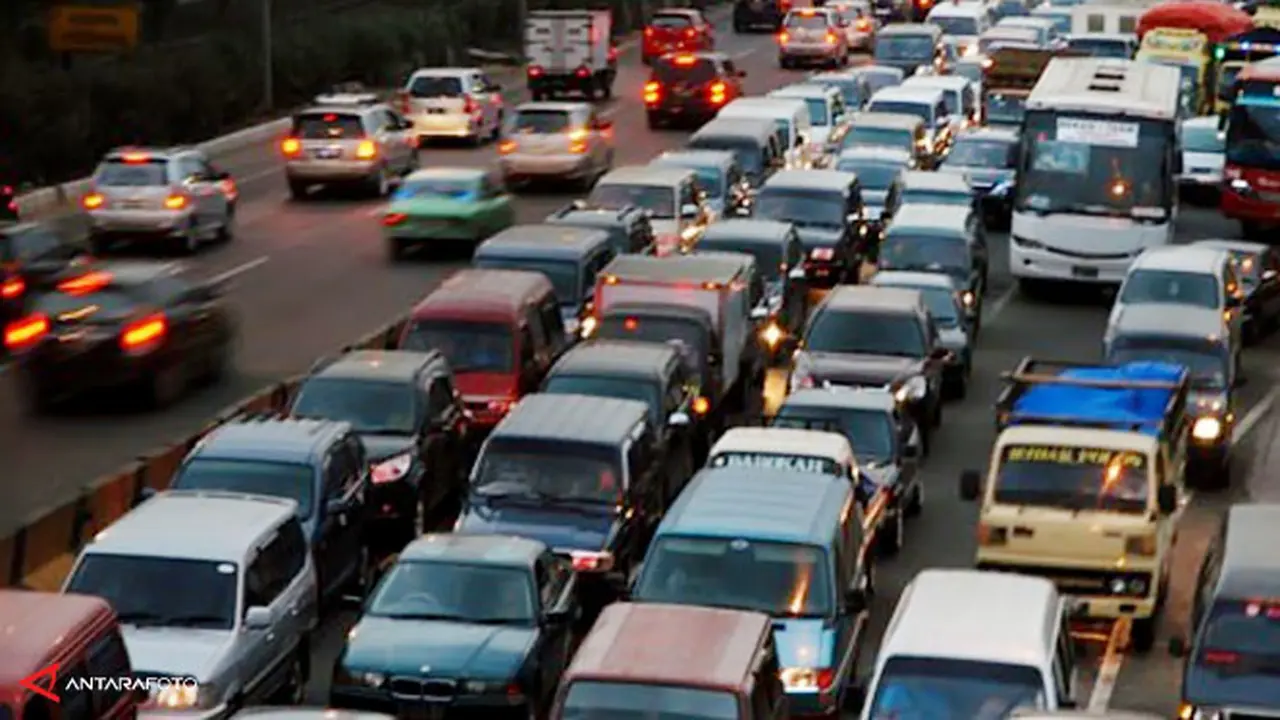 macet-cikampek130707c.jpg