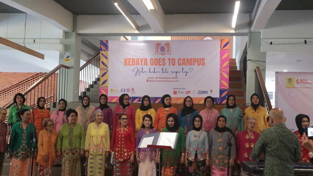 Kebaya Goes To Campus