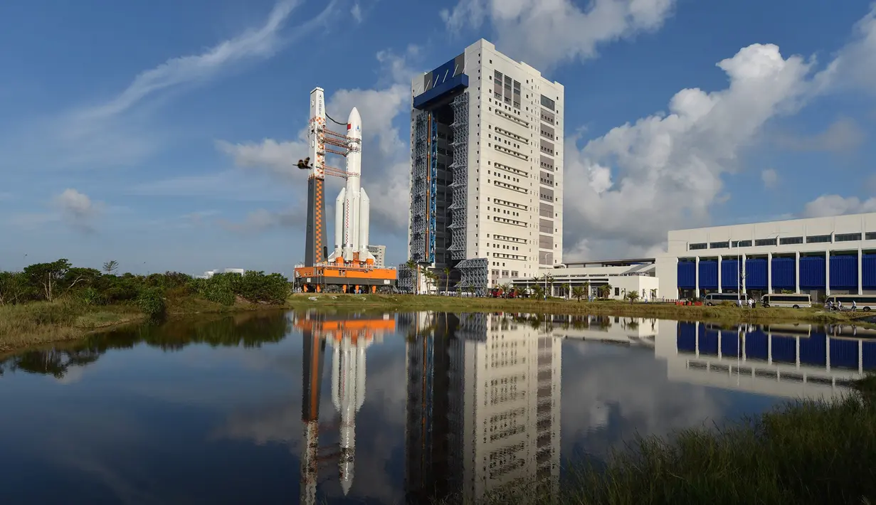 Pusat Peluncuran Satelit Wenchang di Provinsi Hainan, Tiongkok, Kamis (3/11). Roket Long March 5 mampu membawa beban mencapai 25 ton. (REUTERS/Daily Mail)