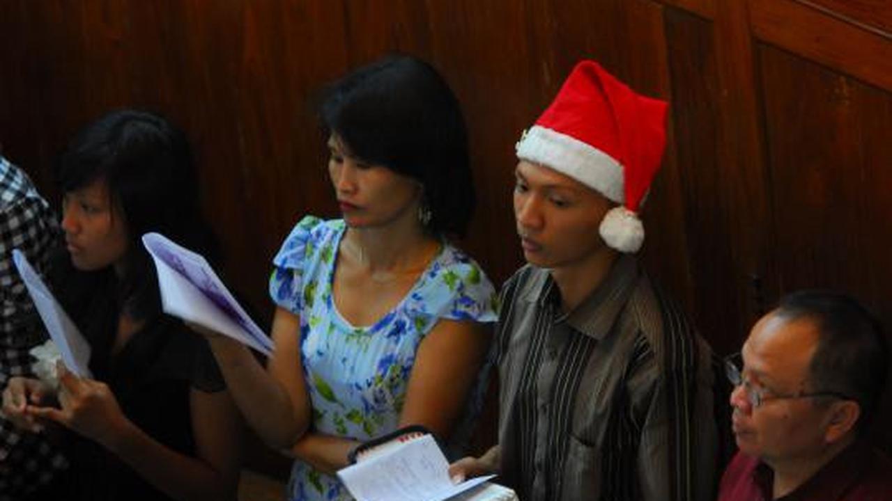 Umat Kristiani di Jakarta lakukan ibadah malam Natal