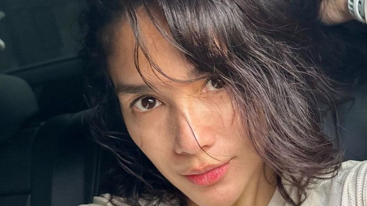 Meskipun berusia 42 tahun dan ibu dari lima anak, kecantikannya tetap memukau dan tidak terlihat seperti usianya.<br>