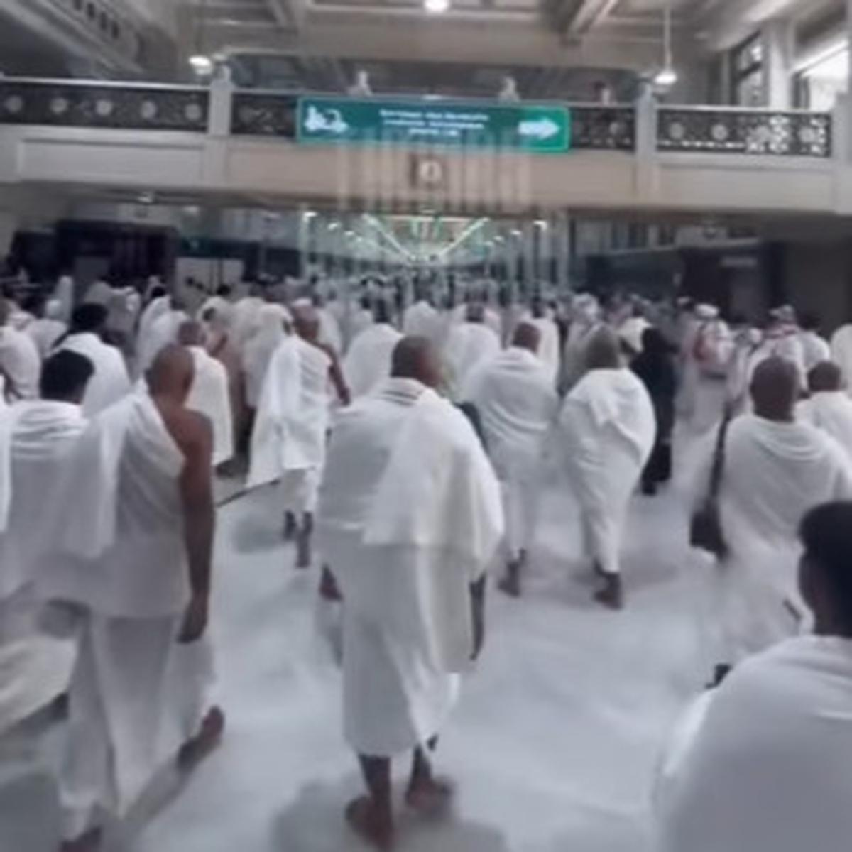 Pemain Timnas Umroh Bersama