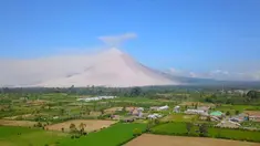 Secara mendadak Gunung Sinabung erupsi lagi, Selasa pagi, 19 Februari. Erupsi ini menambah beban bagi para pengungsi yang sudah 8 tahun hidup tak pasti.