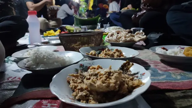 Pecel Titik Jadi Menu Santap Khas Kemiren di Tradisi Tumpeng Sewu