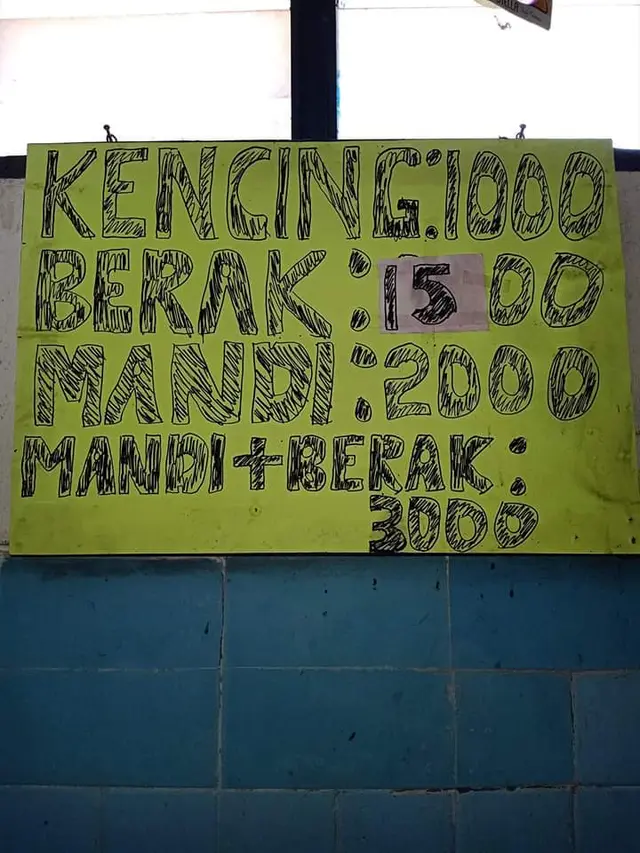 6 Tarif Mandi di Toilet Umum Ini Nyeleneh, Bikin Heran