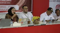 Anggota Kelompok Kerja (Pokja) Safeguards Forest FCPF-CF, Erma Wulandari sebagai salah satu fasilitator dalam sosialisasi SP4N-LAPOR! di Kutai Kartanegara.