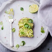 ilustrasi alpukat/copyright Unsplash/Mariana Medvedeva