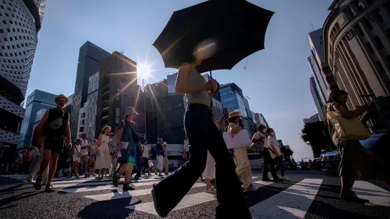 Gelombang Panas di Jepang Capai Lebih dari 40 Derajat Celcius, Pajangan Makanan Palsu Meleleh