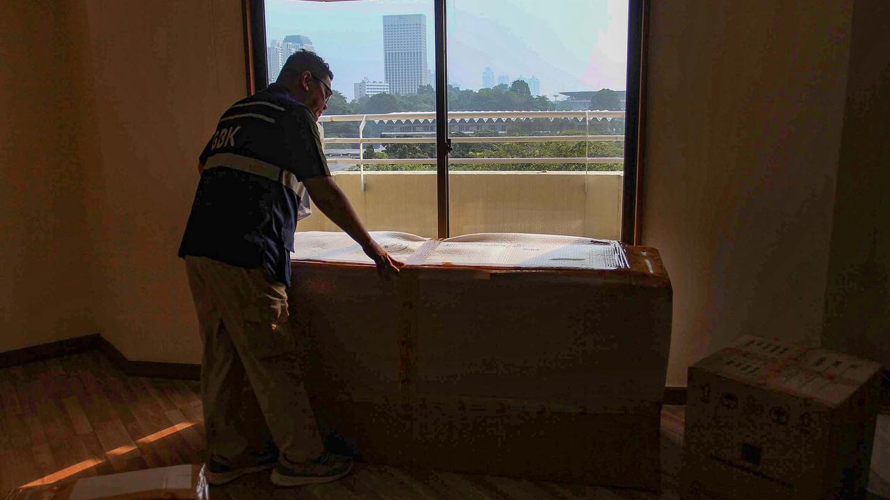 FOTO: Kemensetneg Relokasi Aset Eks Hotel Sultan ke Gudang di Cikarang