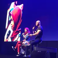 Seperti berikut ini, ada Ria Ricis dan Deddy Corbuzier di panggung XYZ Day 2018. Tampak keduanya sedang berbagi kepada peserta yang telah hadir saat itu. (Syifa Ismalia/Bintang.com)